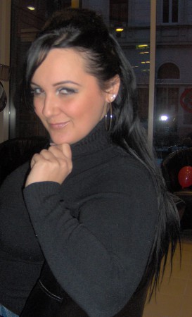 Orosz Kata   30/898-2748